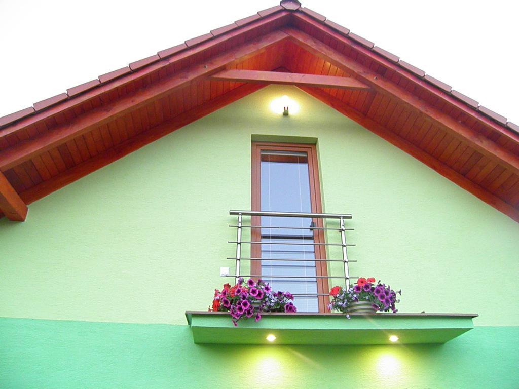 Green Cottage Бешеньова Екстер'єр фото